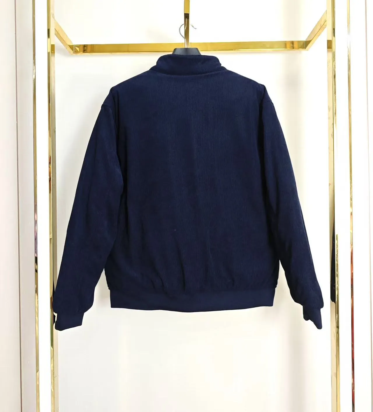 P340 Ralph Lauren/Ralph Lauren corduroy zipper cotton jacket. Ralph Lauren’s relaxed and high-definition corduroy jacket must be this contoured corduroy cotton jacket. It is really full of loose and high-definition comfort. The silhouette is designed not to be flattering on the figure. It can also be worn with a basic base to give a high-end feel. 🎻 The same style for couples. The actual product has thickness and can meet the needs of warmth. 🍂☀️